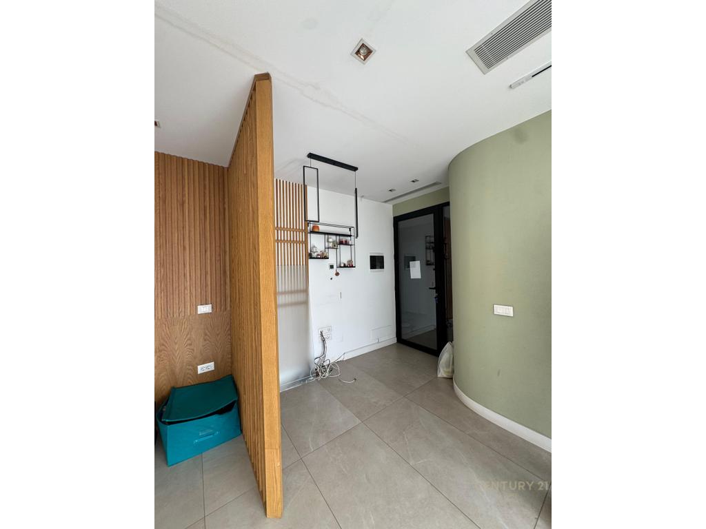 Commercial property 37 m² in Tirana Municipality, Albania