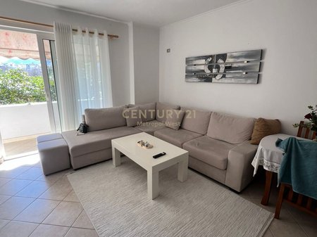 Apartament 1+1 Për Shitje prane Square 21