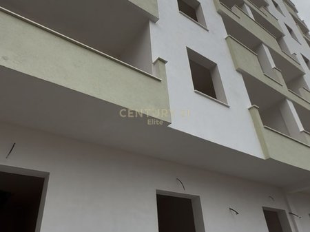 Garsoniere për shitje në Golem – Investim ideal pranë detit