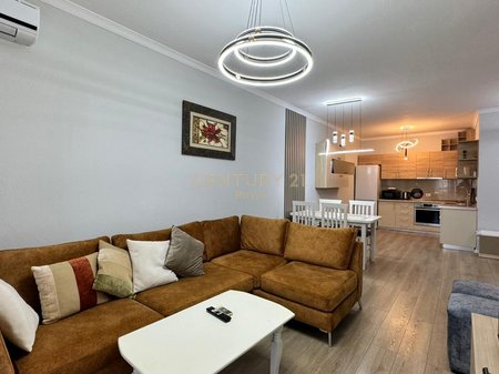 Appartamento 2+1 in affitto vicino al Liceo Petro Nini Luarasi, Tirana - 81m²