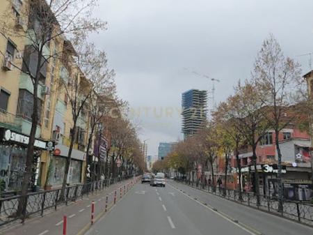 Affitto 2 negozi e un appartamento 1+1 vicino a Via Durazzo, Tirana!