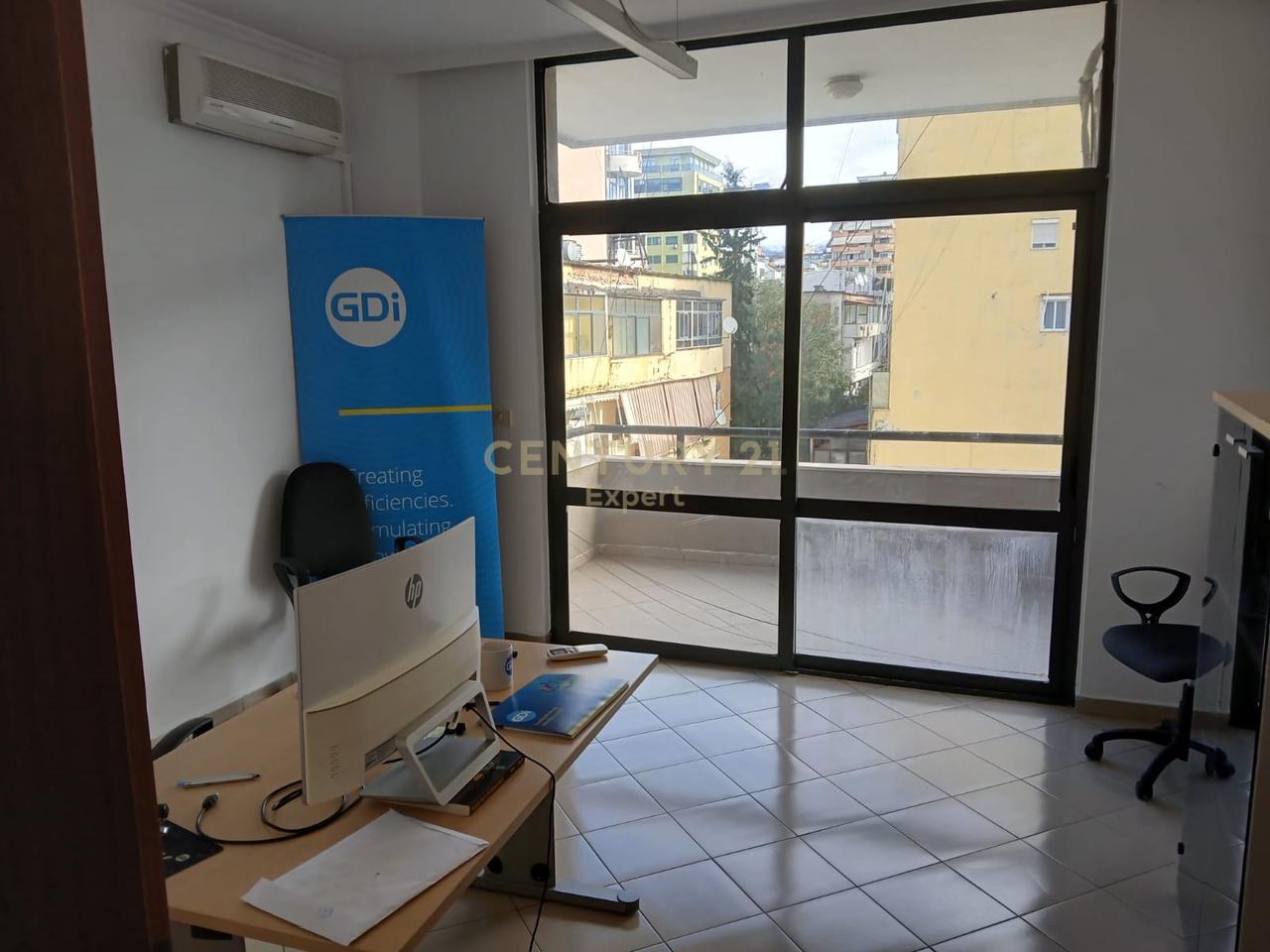 Apartment for office given near Dinamo stadium