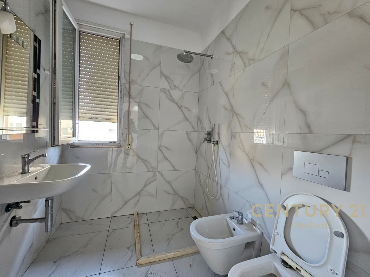 JEPET ME QIRA APARTAMENT 1+1 TE FUSHA AVIACIONIT