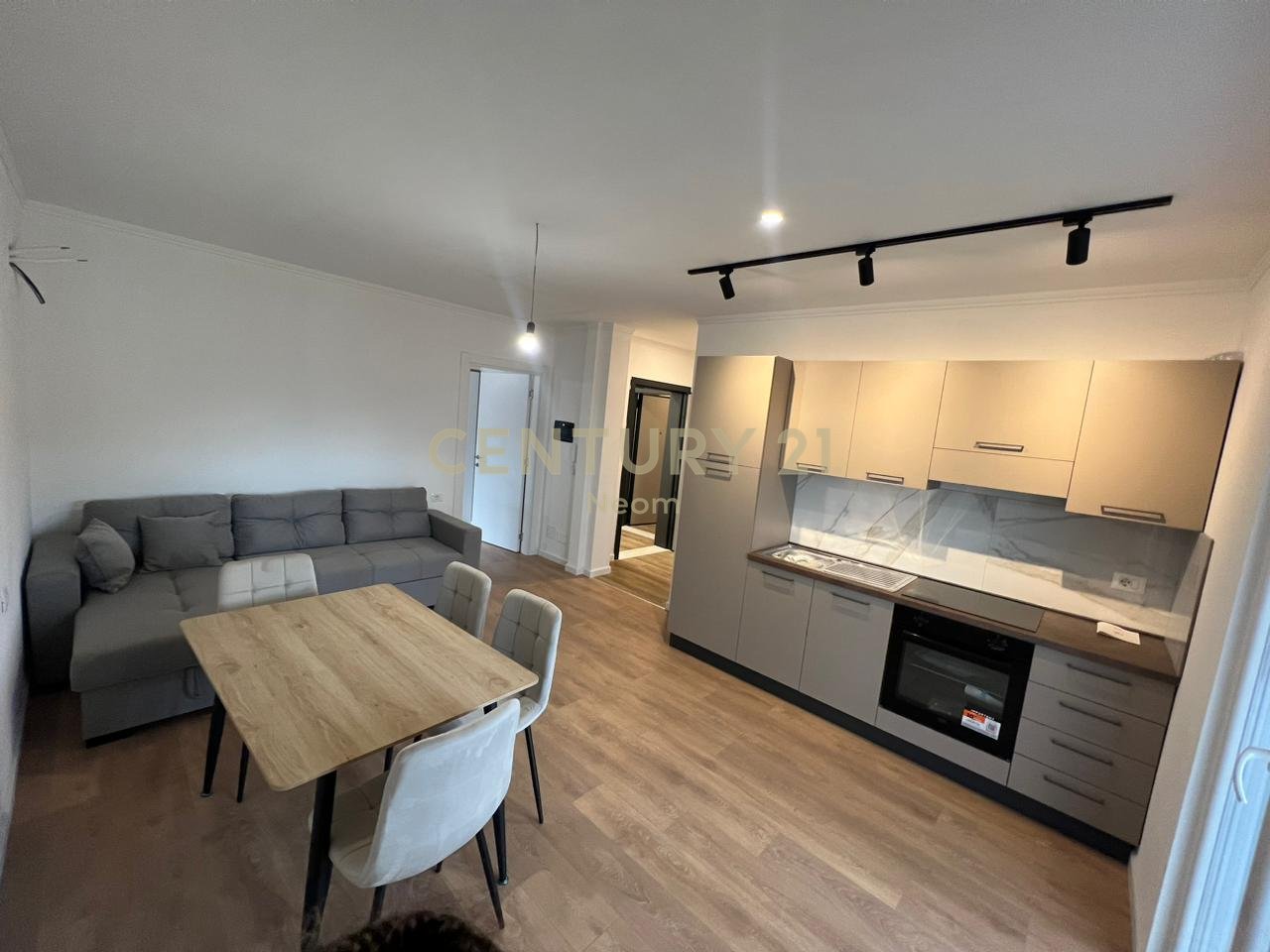 QIRA, MODERN 1+1 APARTMENT + PARKING, SHKOZË