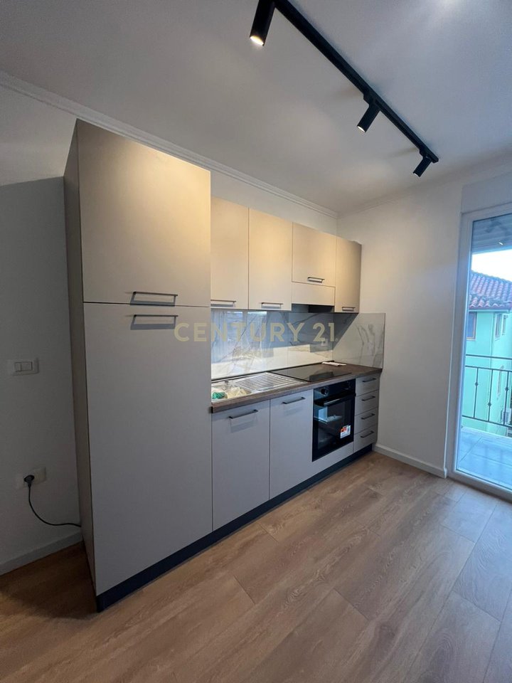 QIRA, MODERN 1+1 APARTMENT + PARKING, SHKOZË