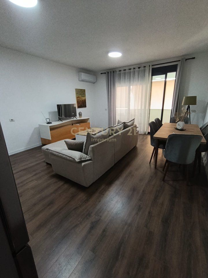 Appartamento 3+1+2 + posto auto nel Comune di Parigi!