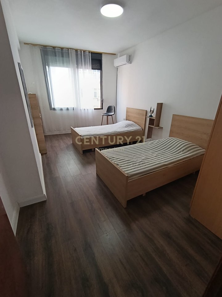 Appartamento 3+1+2 + posto auto nel Comune di Parigi!