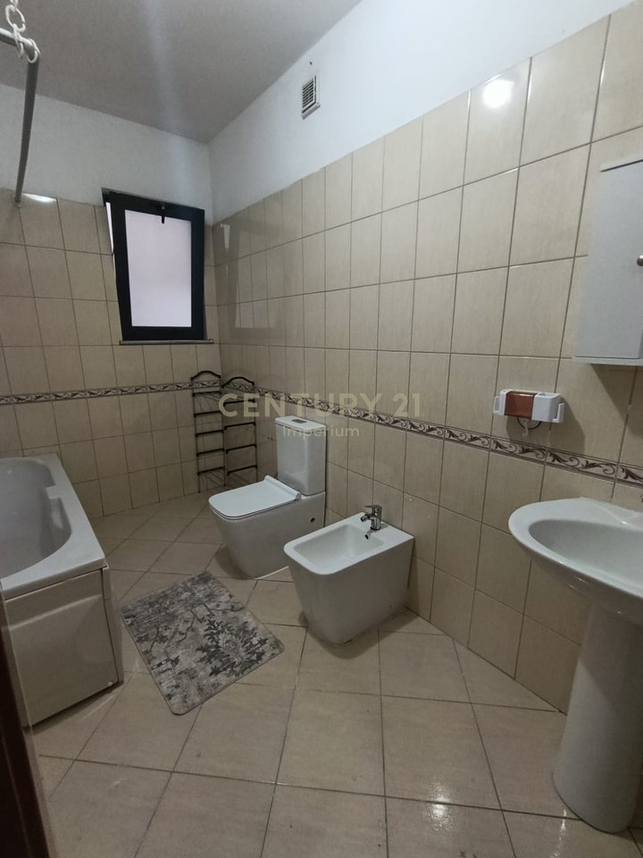 Appartamento 3+1+2 + posto auto nel Comune di Parigi!