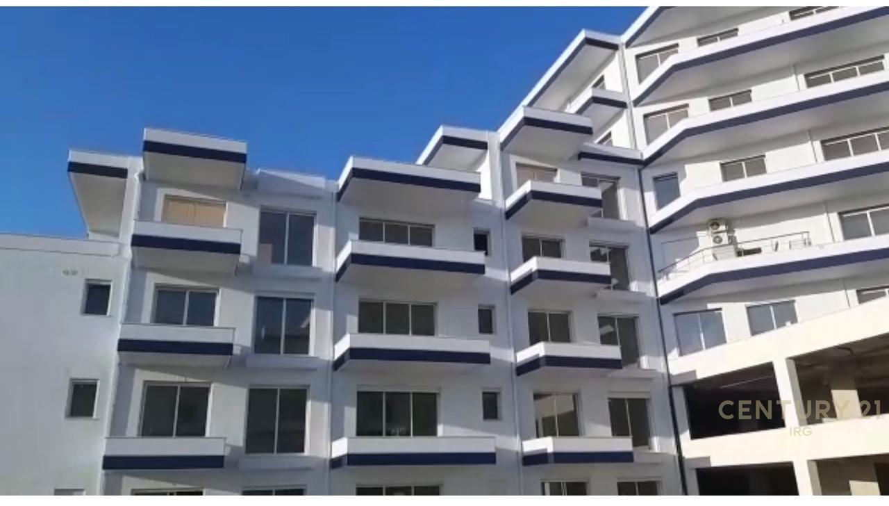 Apartament 2+1 me verande per shitje tek Uji i Ftohte