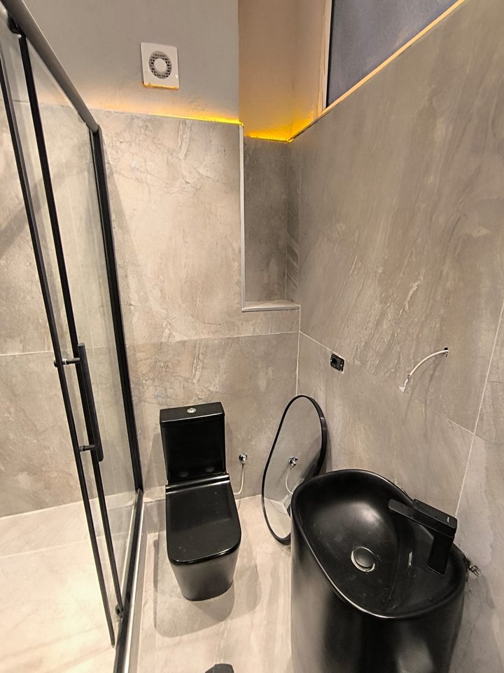 Duplex 2+1+2 in vendita a Ish Bllok, Edifici Agimi, Tirana