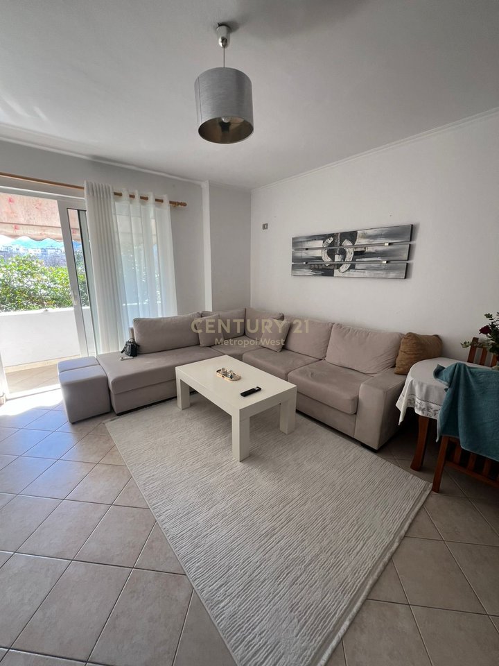 Apartament 1+1 Për Shitje prane Square 21