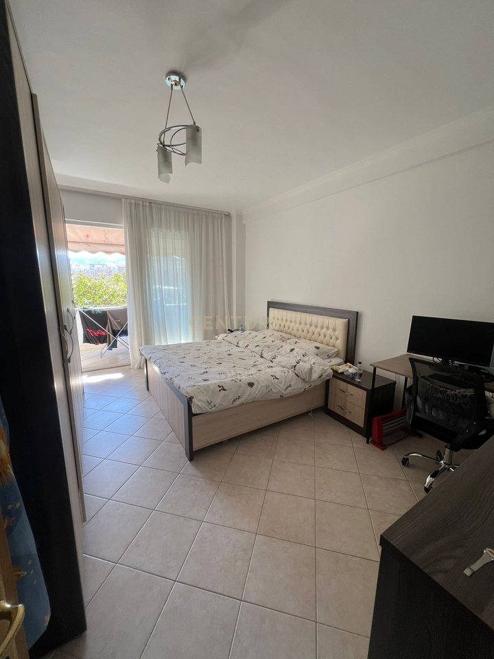 Apartament 1+1 Për Shitje prane Square 21