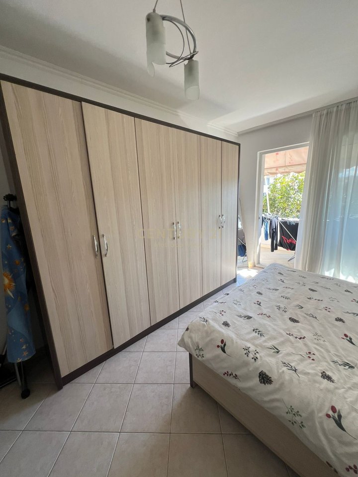 Apartament 1+1 Për Shitje prane Square 21