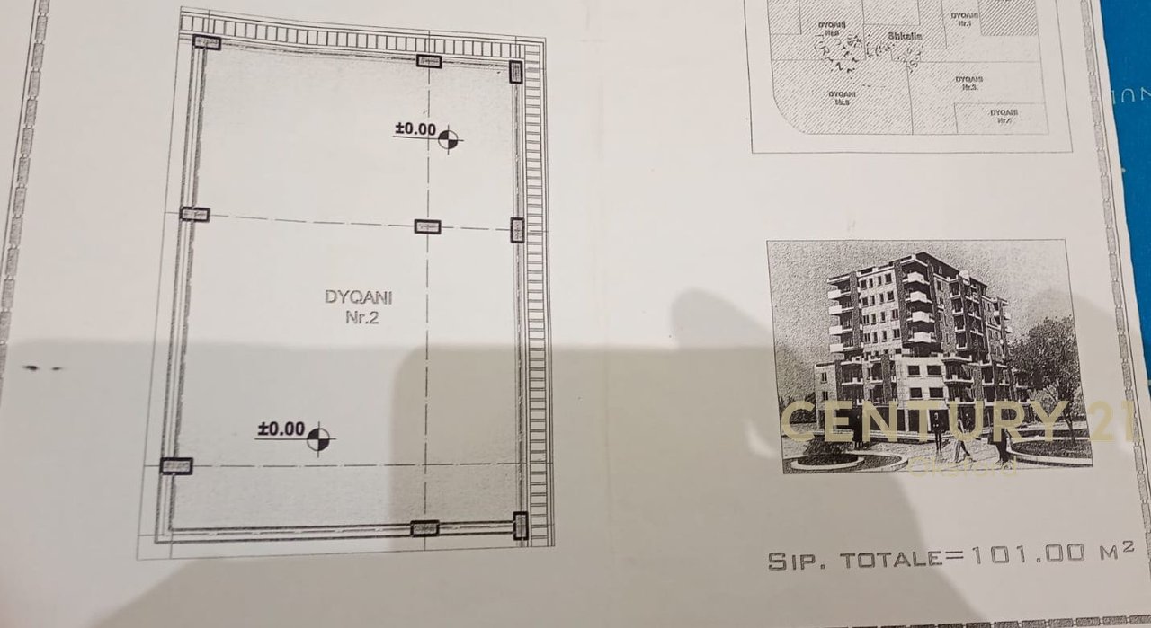 NJËSI TREGTARE PËR SHITJE PRANË KOPSHIT BOTANIK!