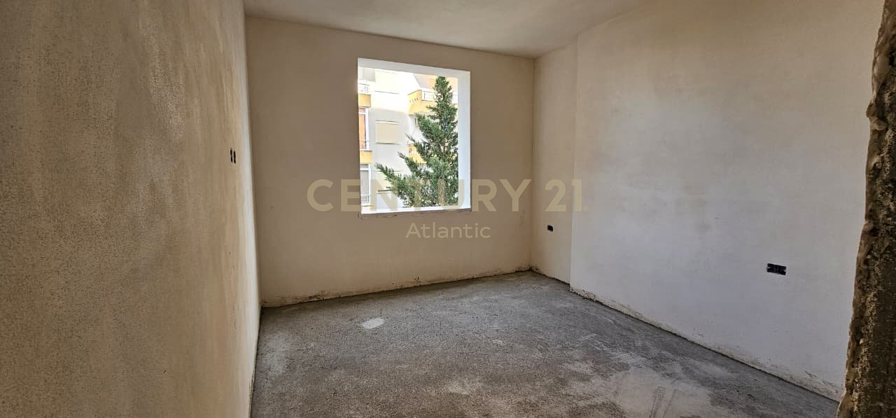 APARTAMENT 2+1 NE SHITJE GOLEM , DURRES VETEM 250M LARG DETIT