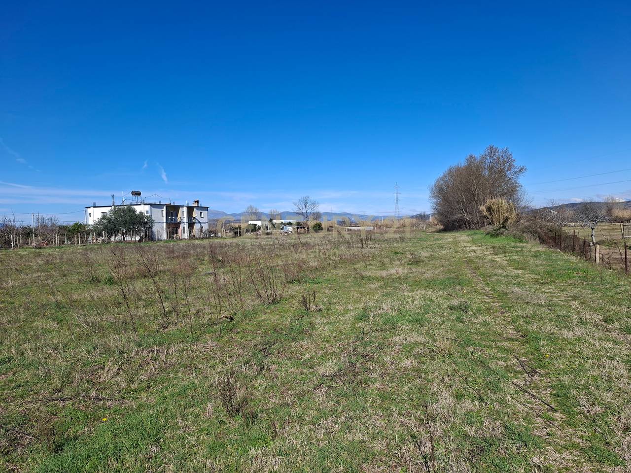 Shitet 7000 m2 toke ne Velipoje