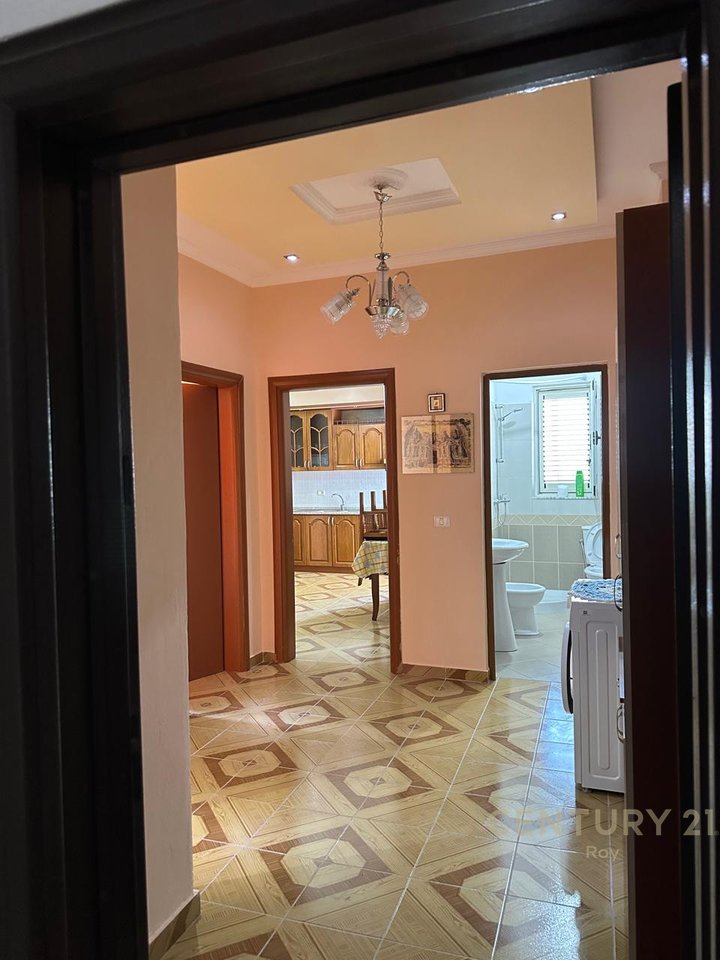 Shitet Apartament 2+1 + Garazh 20 m²  Ne Durrës