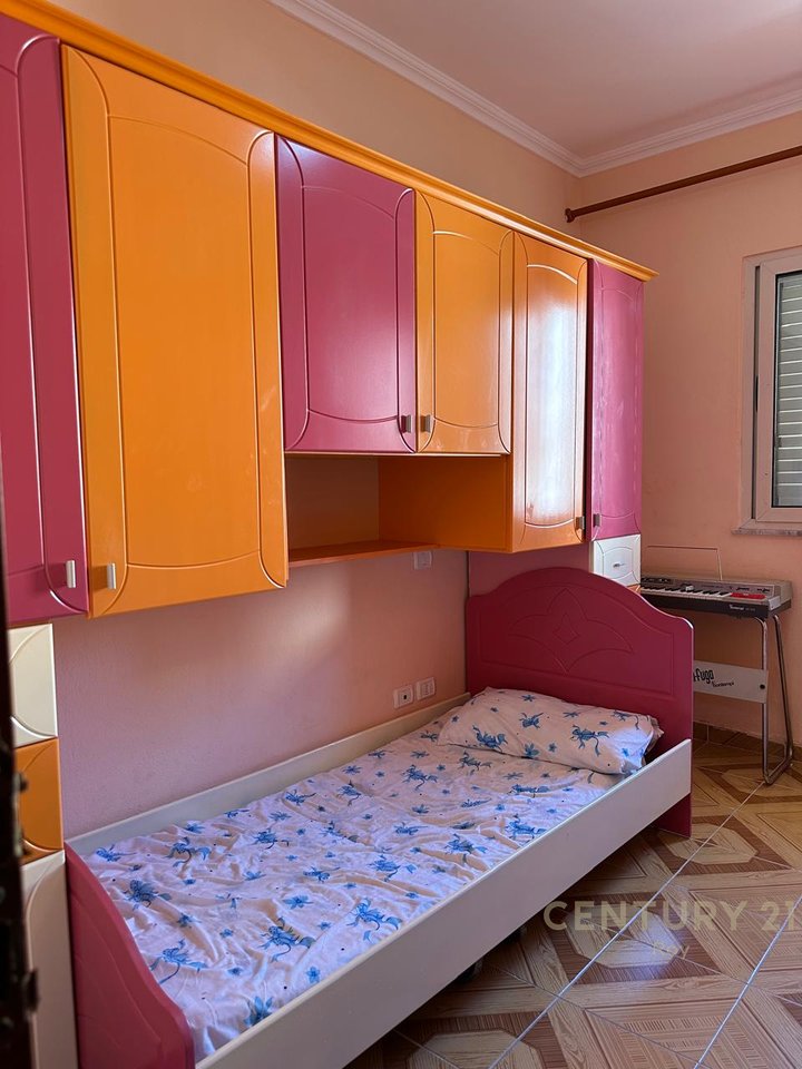 Shitet Apartament 2+1 + Garazh 20 m²  Ne Durrës