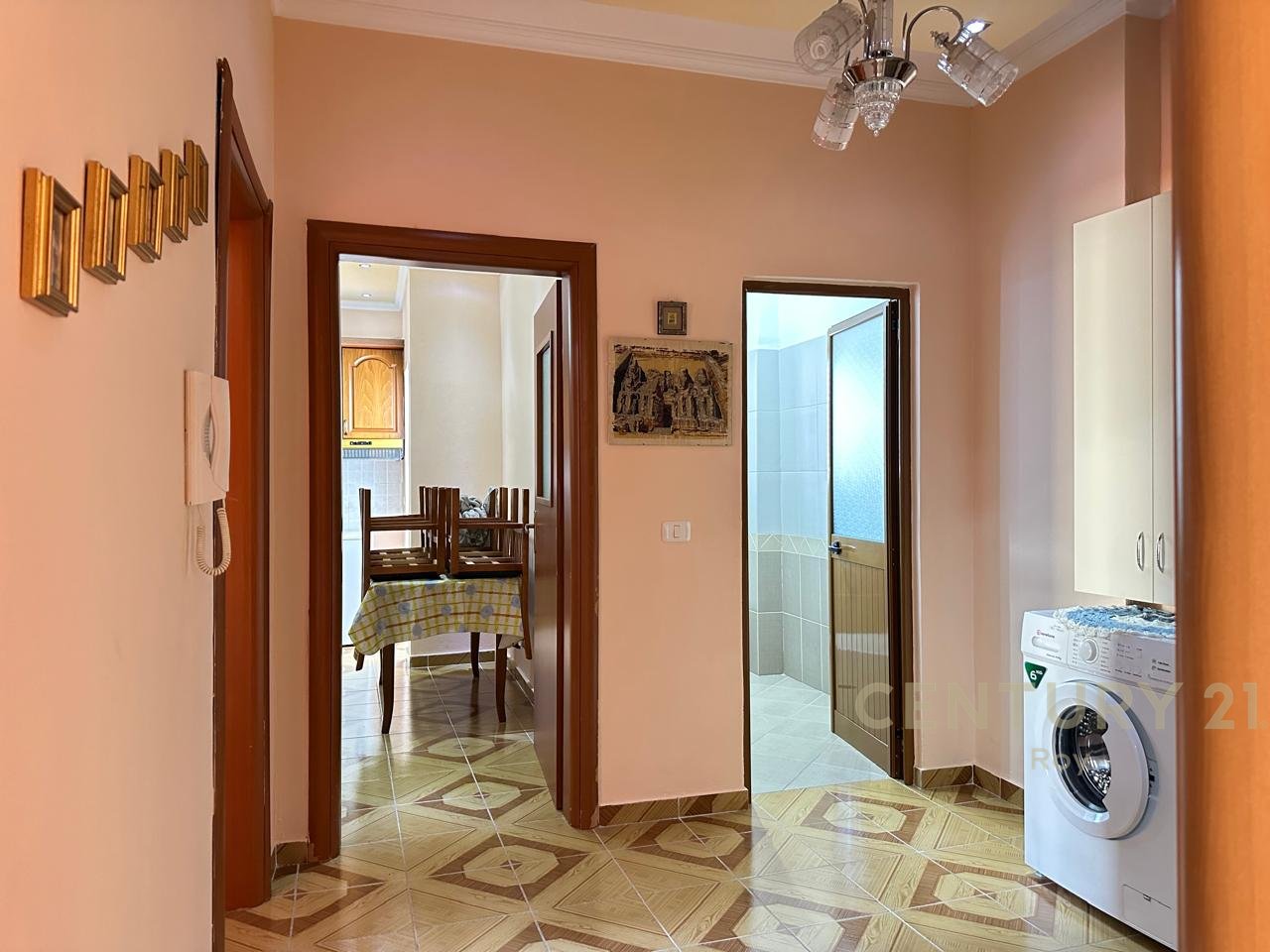 Shitet Apartament 2+1 + Garazh 20 m²  Ne Durrës