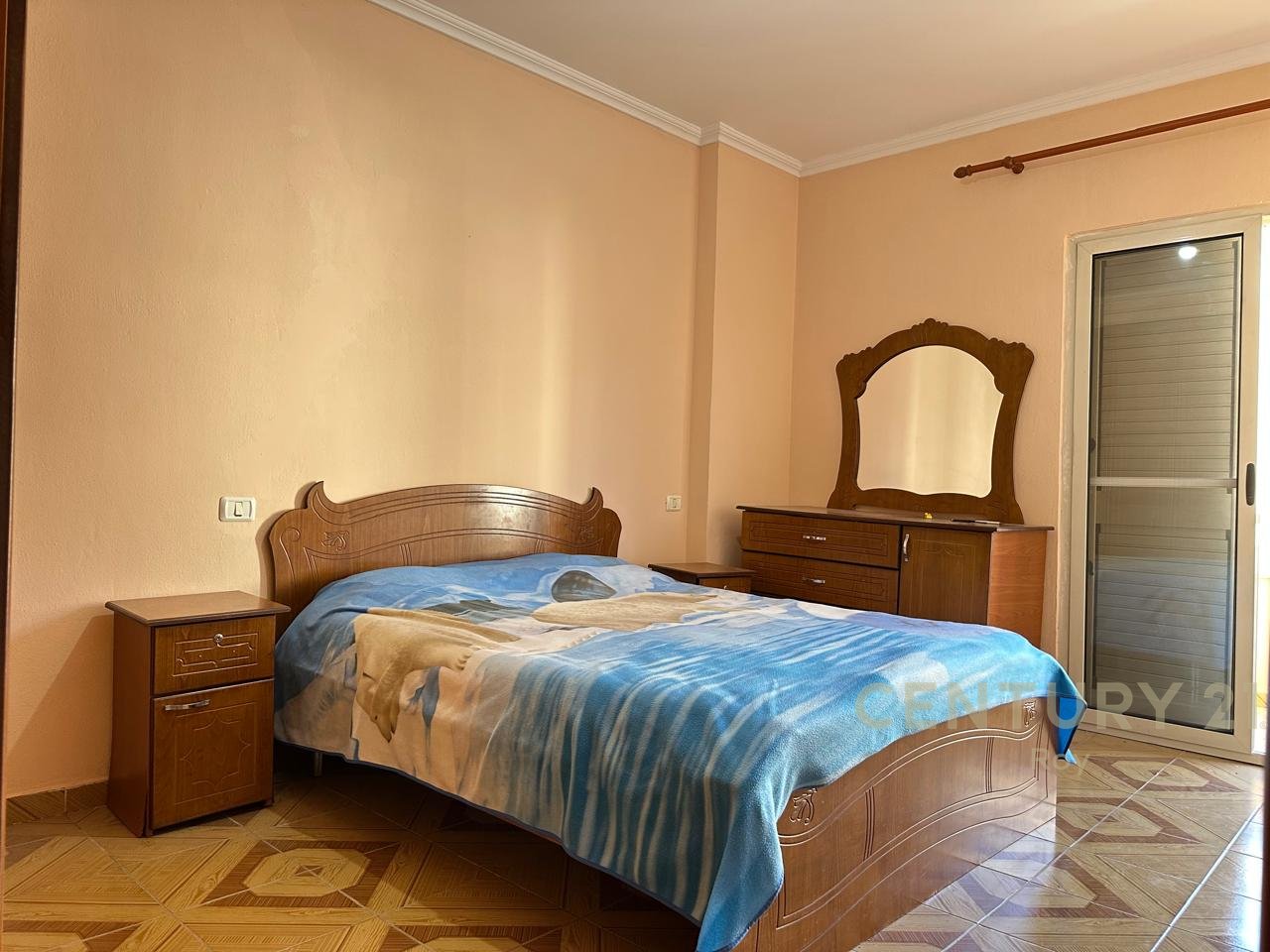 Shitet Apartament 2+1 + Garazh 20 m²  Ne Durrës