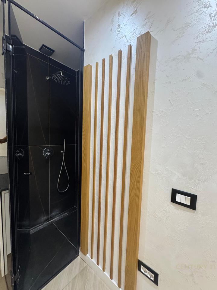 NJESI SHERBIMI TE RRUGA E DIBRES!