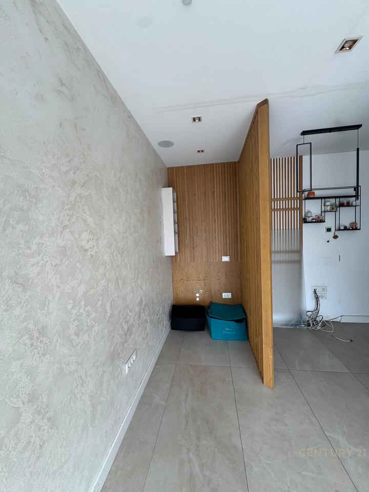 NJESI SHERBIMI TE RRUGA E DIBRES!