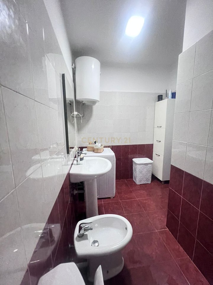 Apartament 1+1 Me Qira pranë Concordit, te Rruga 5 Maji, Tiranë - 450€ | 66.38 m²