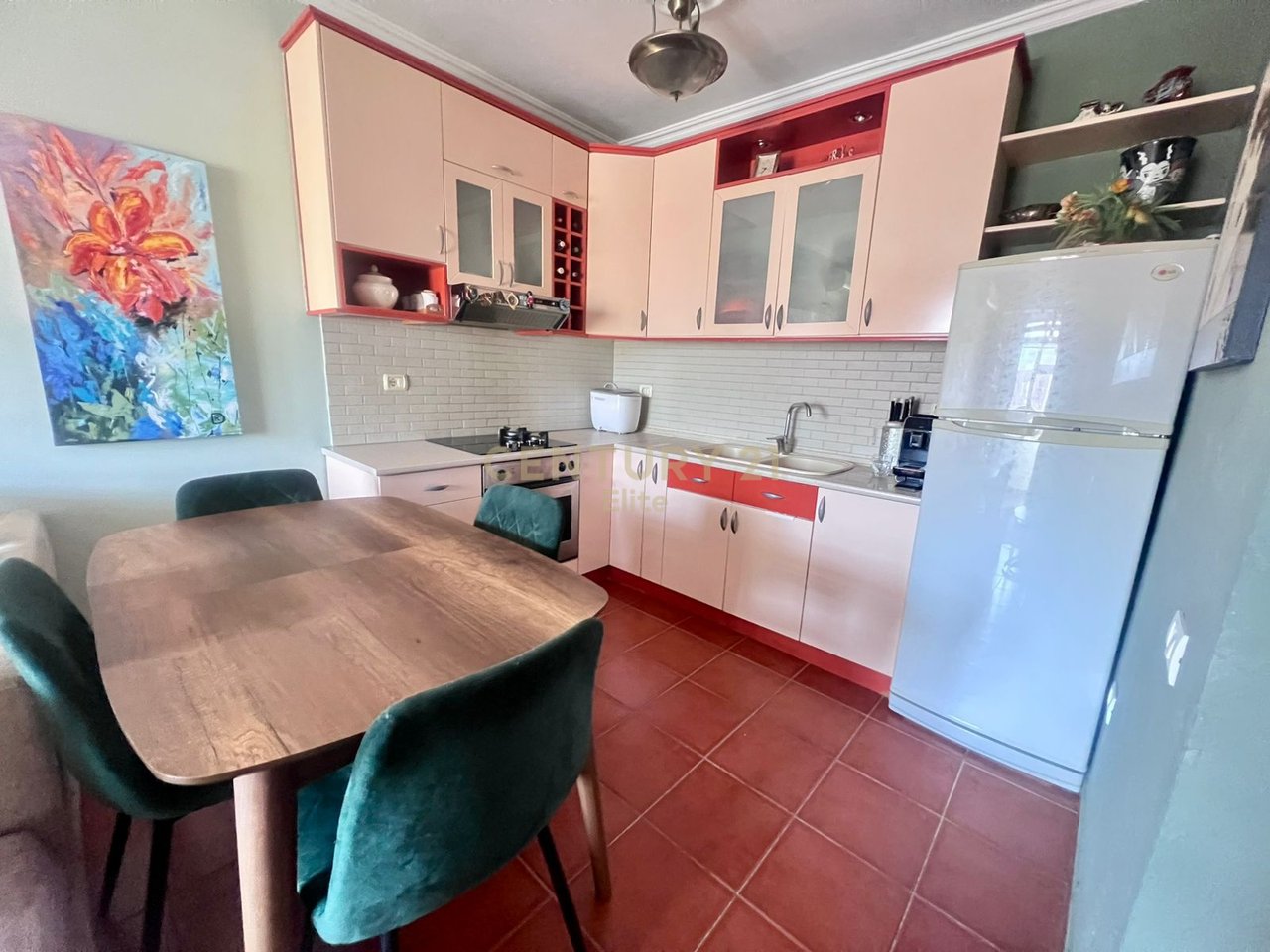 Apartament 1+1 Me Qira pranë Concordit, te Rruga 5 Maji, Tiranë - 450€ | 66.38 m²