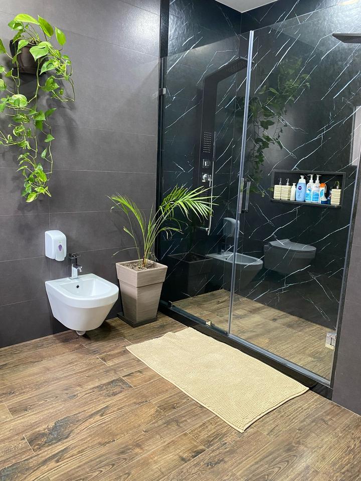 Penthouse për Qera, Yzberish!