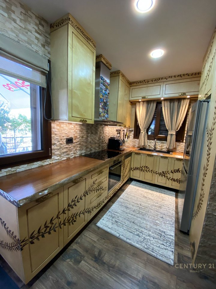 Penthouse për Qera, Yzberish!