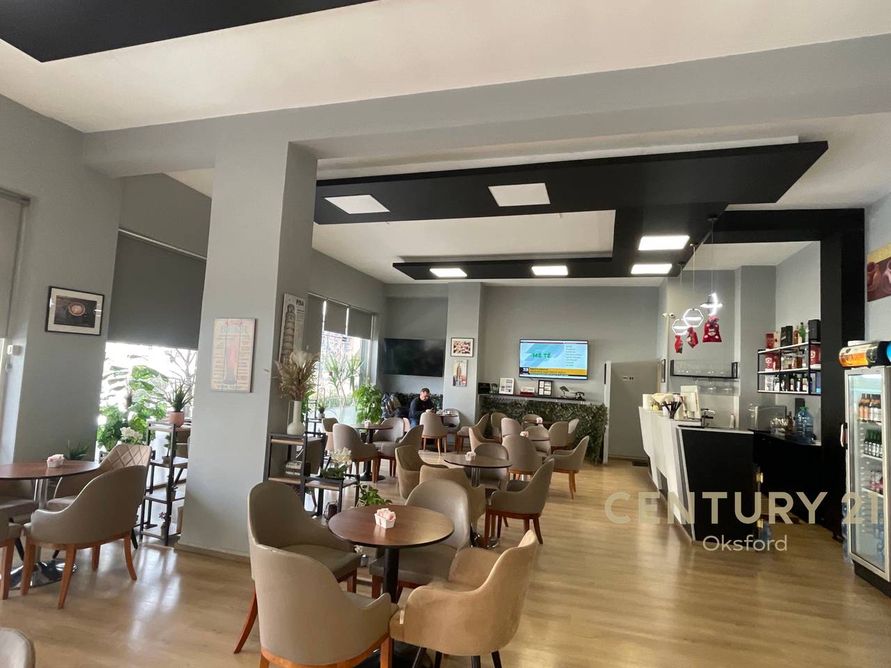 NJËSI TREGTARE PËR SHITJE PRANË KOPSHIT BOTANIK!