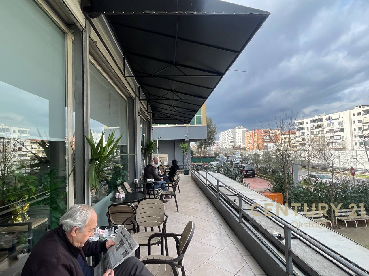 NJËSI TREGTARE PËR SHITJE PRANË KOPSHIT BOTANIK!