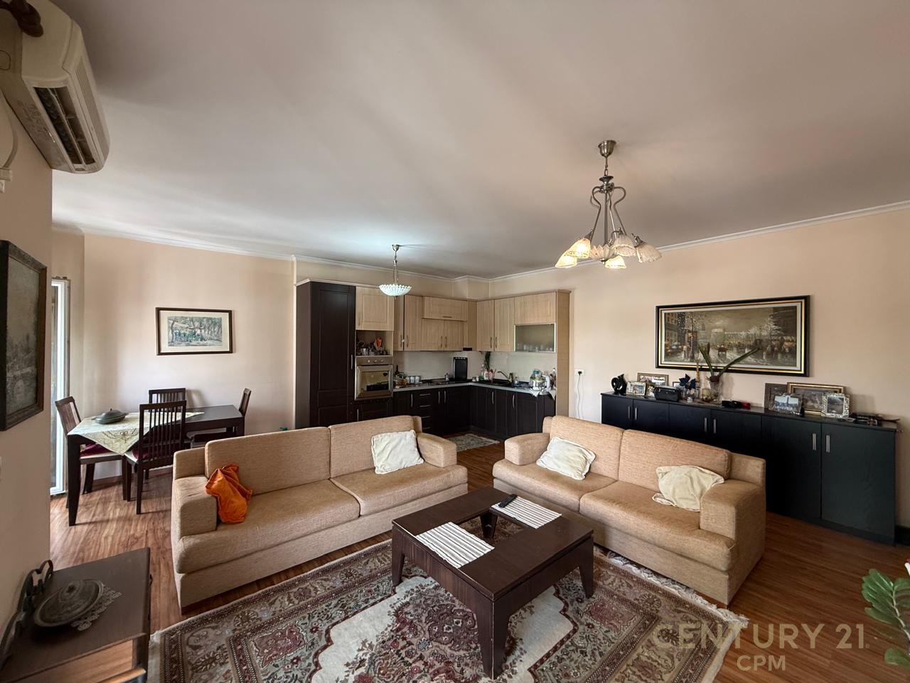 SHITET APARTAMENT 2+1+2 TEK MYSLYM SHYRI, ME PAMJE TE HAPUR NGA QENDRA