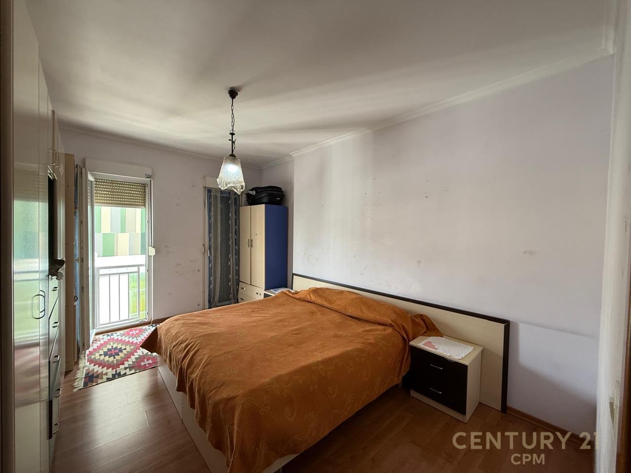 SHITET APARTAMENT 2+1+2 TEK MYSLYM SHYRI, ME PAMJE TE HAPUR NGA QENDRA