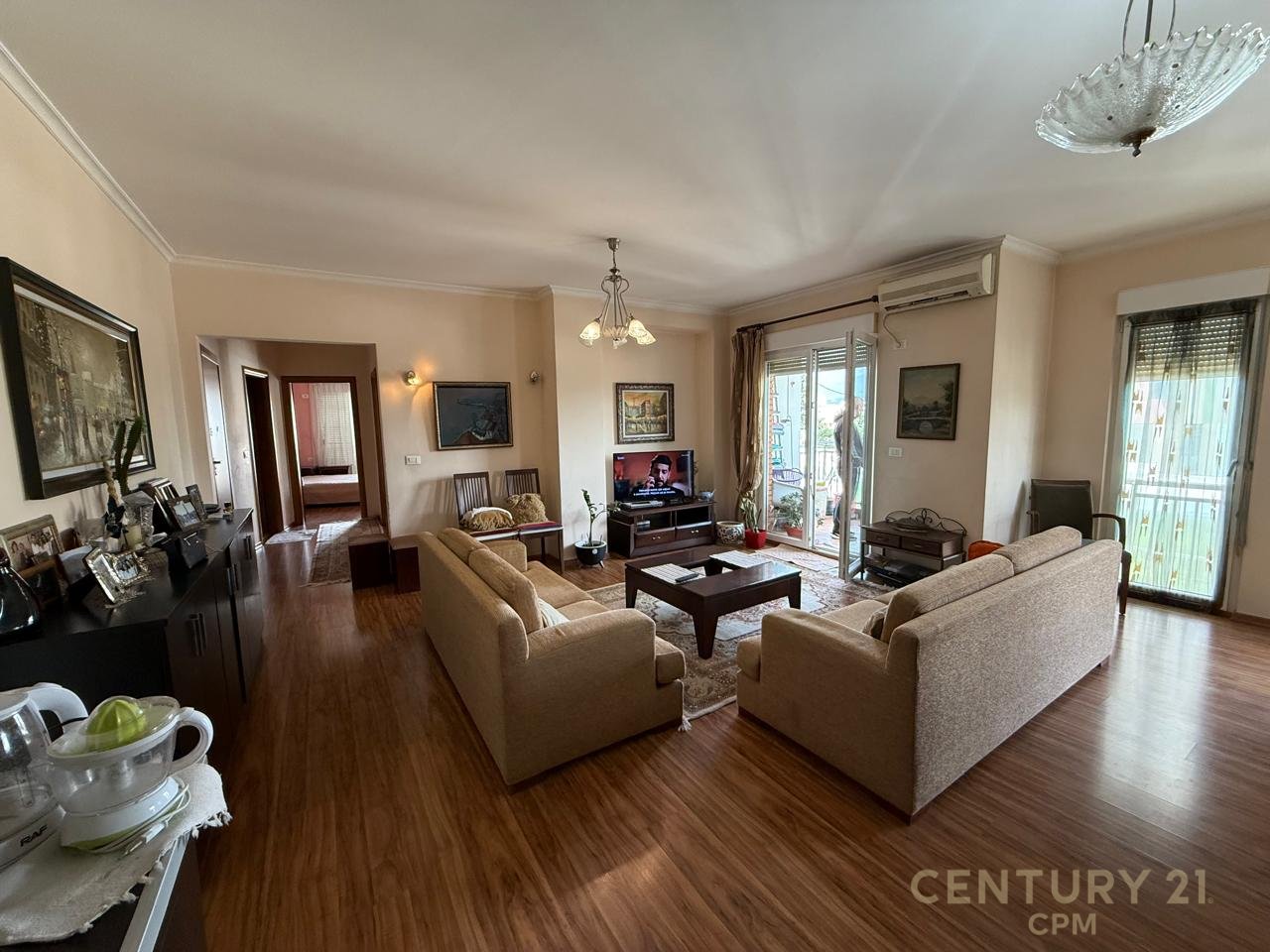 SHITET APARTAMENT 2+1+2 TEK MYSLYM SHYRI, ME PAMJE TE HAPUR NGA QENDRA