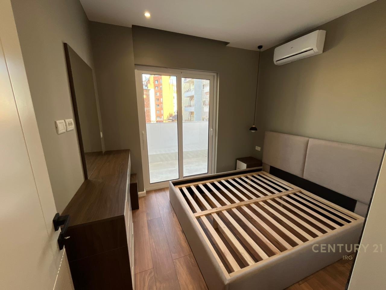 Super apartament 1+1 per shitje te Mine Peza
