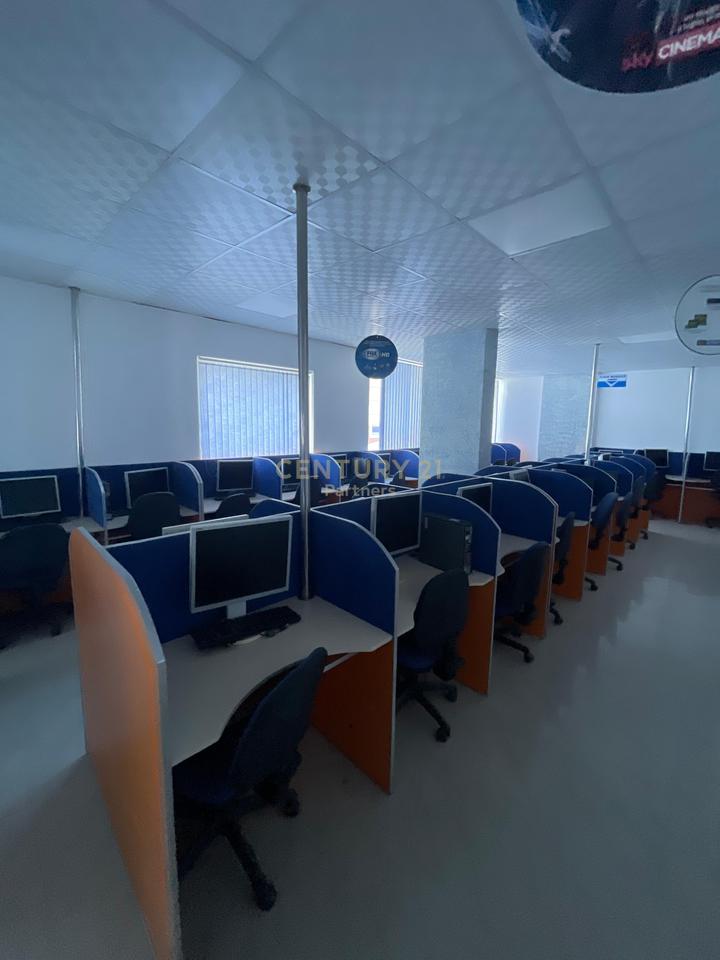 JEPET ME QIRA AMBIENT BIZNESI I PERSHTATSHEM PER CALL CENTER NE DURRES