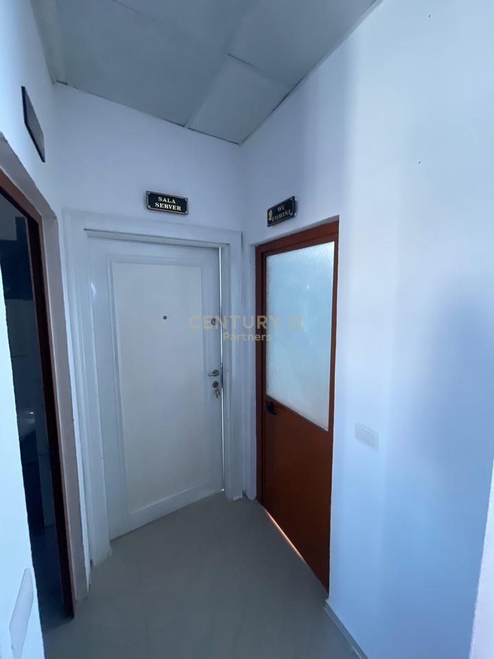 JEPET ME QIRA AMBIENT BIZNESI I PERSHTATSHEM PER CALL CENTER NE DURRES