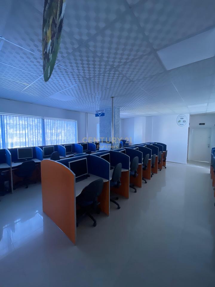 JEPET ME QIRA AMBIENT BIZNESI I PERSHTATSHEM PER CALL CENTER NE DURRES