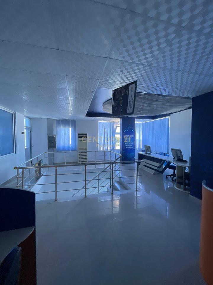 JEPET ME QIRA AMBIENT BIZNESI I PERSHTATSHEM PER CALL CENTER NE DURRES