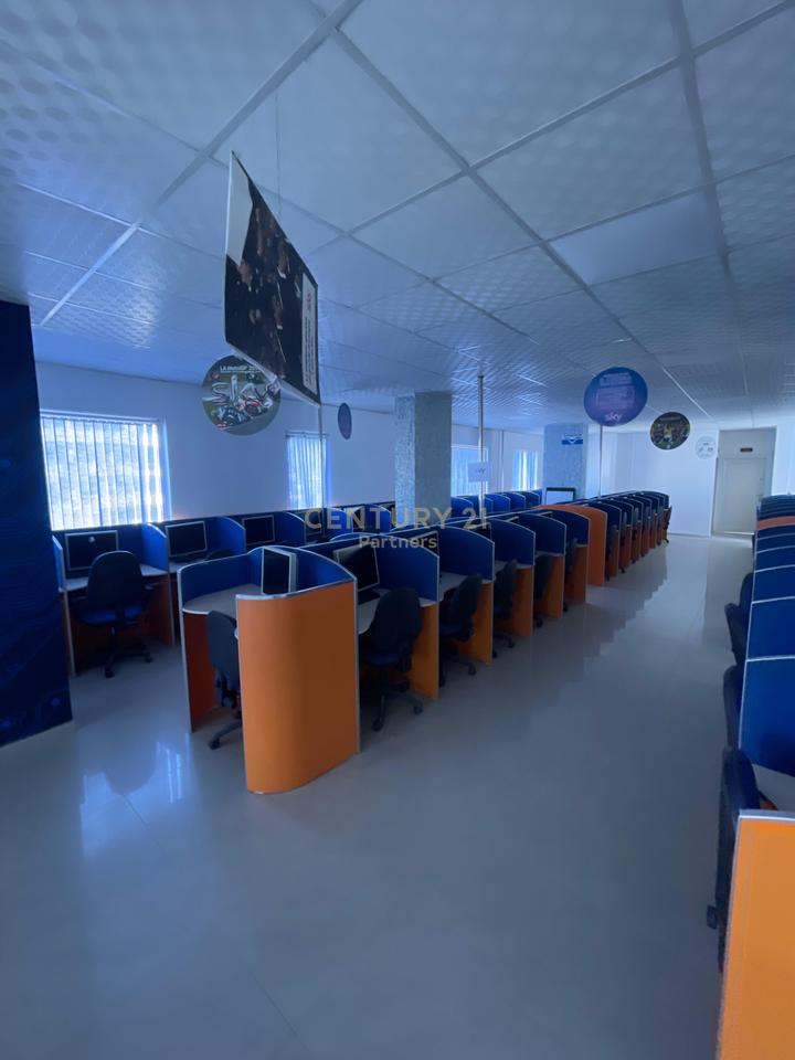 JEPET ME QIRA AMBIENT BIZNESI I PERSHTATSHEM PER CALL CENTER NE DURRES