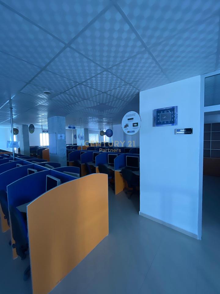 JEPET ME QIRA AMBIENT BIZNESI I PERSHTATSHEM PER CALL CENTER NE DURRES