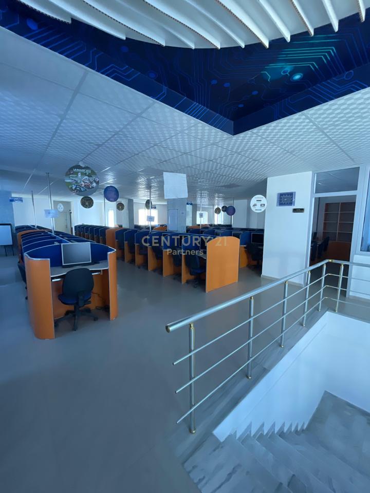 JEPET ME QIRA AMBIENT BIZNESI I PERSHTATSHEM PER CALL CENTER NE DURRES