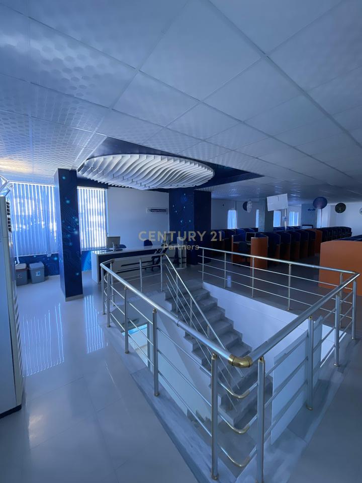 JEPET ME QIRA AMBIENT BIZNESI I PERSHTATSHEM PER CALL CENTER NE DURRES