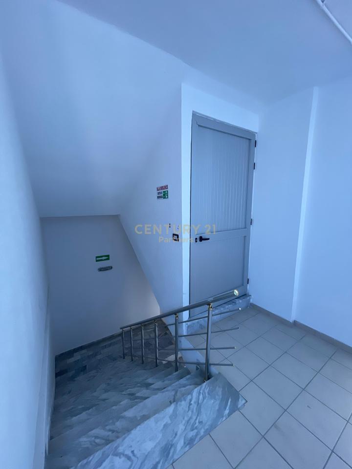 JEPET ME QIRA AMBIENT BIZNESI I PERSHTATSHEM PER CALL CENTER NE DURRES