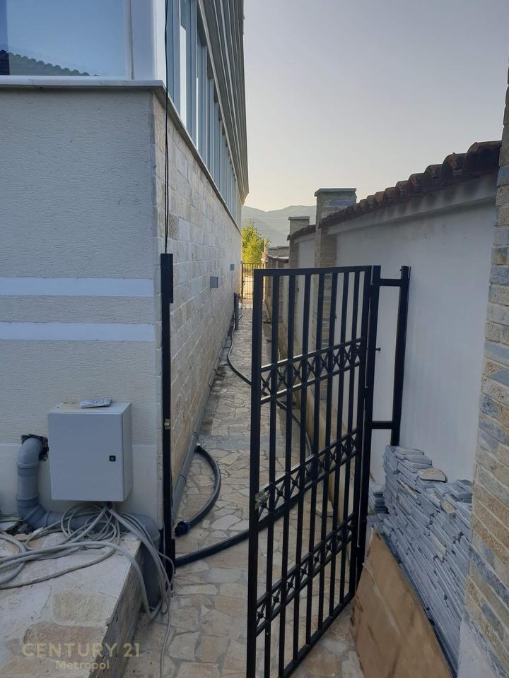 SHES OBJEKT 5 KATESH ME SIPERFAQE NDERTIMI 2980m, NE PEZE!