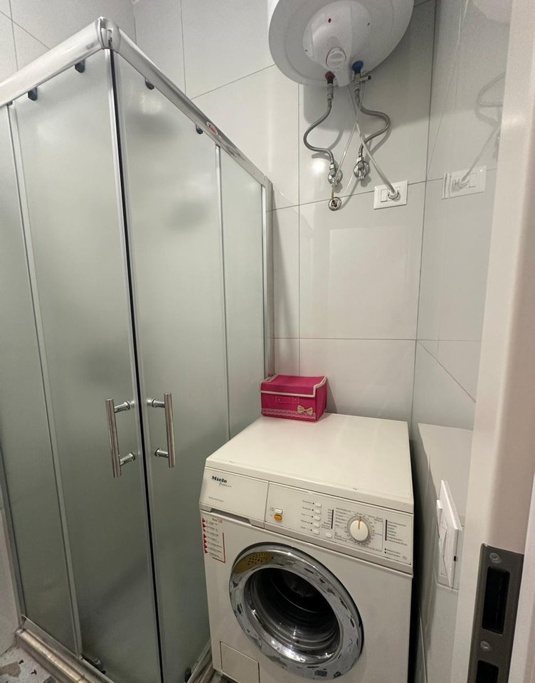 Appartamento 1+1 in affitto a Ali Demi, Tirana