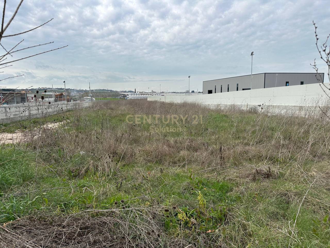 DISPONOJME PER SHITJE TOKE NE MAMINAS!