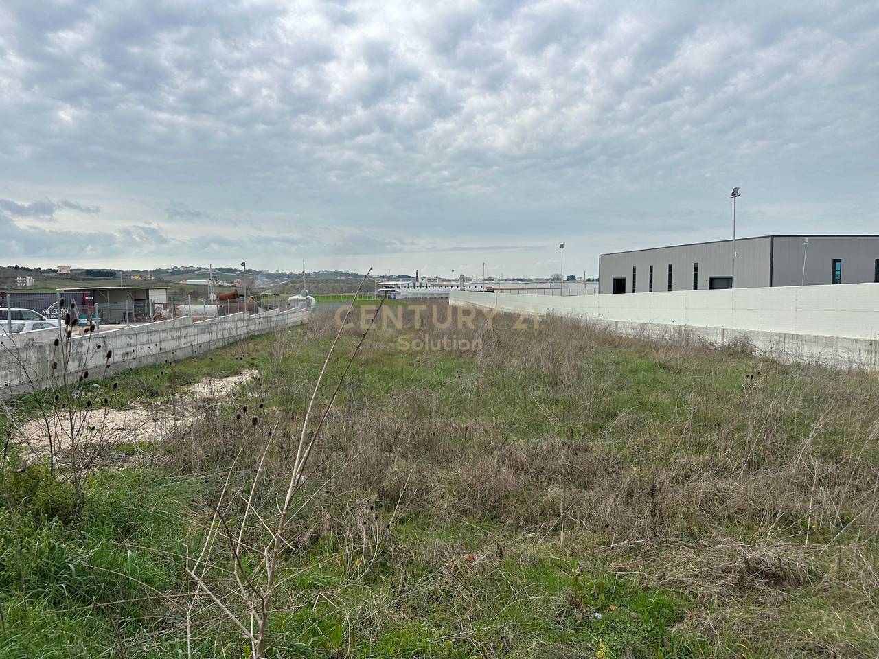 DISPONOJME PER SHITJE TOKE NE MAMINAS!