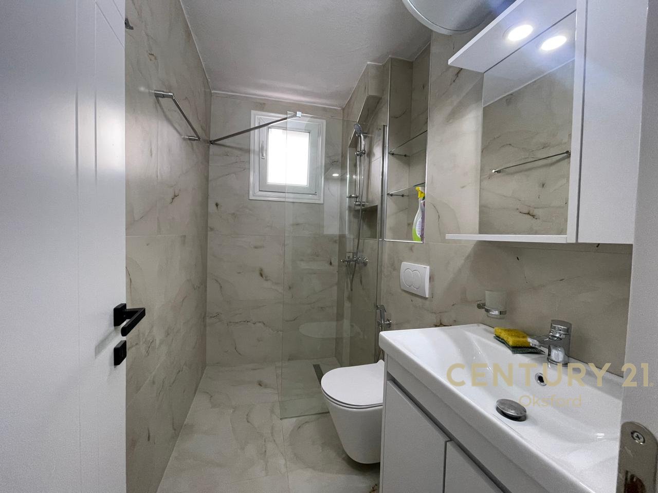 APARTAMENT PËR QIRA 2+1 TE 21 DHJETORI!